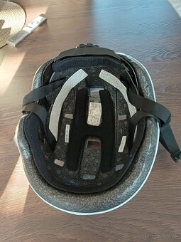 Prilba na bicykel, korčule - 8