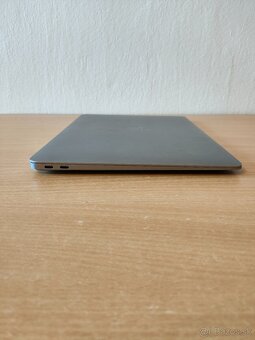 MacBook Air 2020 | i5 • 8GB • 256GB SSD - 8