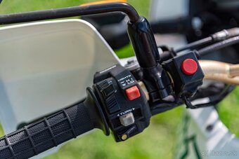 Honda Africa Twin XRV750 RD04 - 8