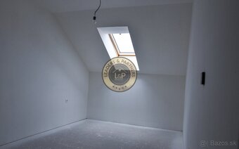 NA PREDAJ 2-izbový HOLOBYT s výhľadom na krásny Spišský hrad - 8