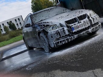 BMW e91 318D 2.0 - 8