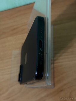 Ponúkam na predaj iPhone 15 128GB Black Stav 8/10 používaný - 8
