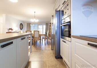 Na predaj 5-izbový rodinný dom v Sološnici - 8