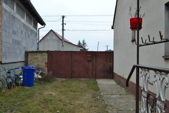 Rodinný dom s garážou, záhradou a ovocnými stromami - 8