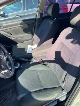 Toyota Avensis 2.2 diesel malo km - 8