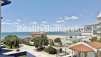 Prodej zařízeného apartmánu 2+kk s výhledem na moře Elenite - 8