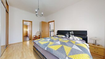 Priestranný 4-izbový byt s vysokými stropmi, vlastnou záhrad - 8