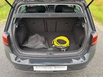 Volkswagen e-Golf, 36kWh,SoH 93%,CCS,NAVI, s DPH 14 244,- - 8