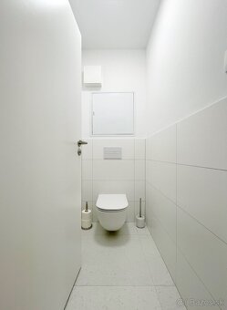 2 izb. byt s balkónom, pivnicou a park. miestom - BA Rača - 8