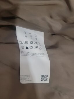 HUGO BOSS, presivana dlha bunda, velkost 38 - 8