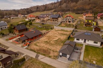 Stavebný pozemok v pokojnej lokalite s pekným výhľadom - 8