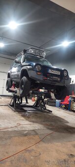 Jeep cherokee liberty kj 2.5 CRD 4x4 offroad špeciál - 8