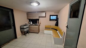 Rodinný dom takmer na samote blízko jazera - 8
