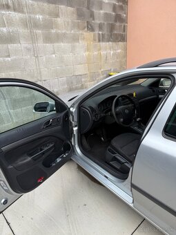 Škoda Octavia 2.0TDI DSG - 8