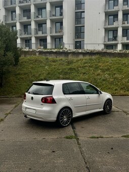 VW Golf GTI edition 30, manuál, strešné okno, candy white - 8