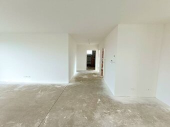 PREDAJ - 4 izbový holodom s veľkou garážou , Lužianky, Smrek - 8