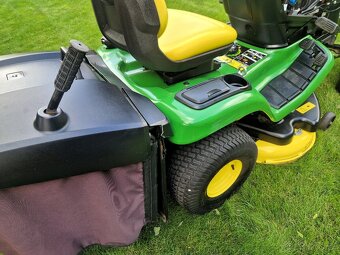 Zahradni Traktor sekačka John Deere X350 r - 8