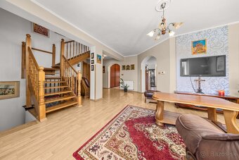 Ponúkame na predaj krásny rodinný dom, s veľkým pozemkom - 8