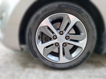 Hyundai i30 KOMBI 1.6i CRDi 16V DOHC Family + FULL LED + ZIM - 8