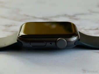 Apple Watch Series SE (1. generácie) 44 mm - 8