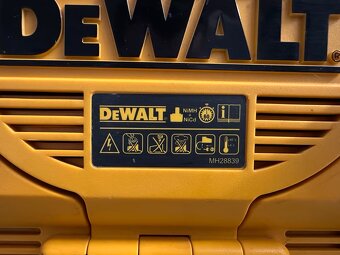 DeWalt DC011 stavebné rádio - 8