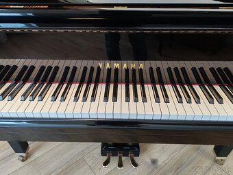 Yamaha Prestížne malé klavírne krídlo - 8