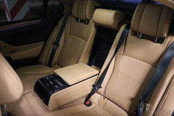 Lexus ES 300h Hybrid - 8