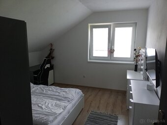 Predám pekný rodinný dom zariadený-novostavba pri BB - 8