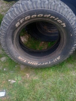 Predám pneumatiky na SUV - 8