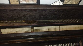 Klavír PETROF s klavírnou stoličkou ZADARMO - 8