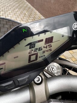 Yamaha mt09 - 8