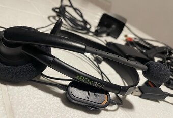 Xbox 360 Slim 320GB Gear Of War Bundle - 8