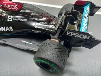 F1 MERCEDES W12 HAMILTON VÍTĚZ GP RUSKA 2021 SPARK 1:18 - 8