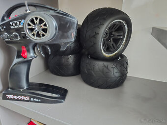 Traxxas E-Maxx 1/8 - 8