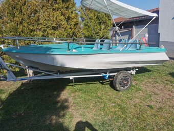 Laminátový motorový čln - 8