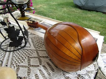grafiky Levíc, mandolína, socha, vínna sada - 8