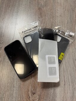 Predám iPhone 13 256 gb - 8