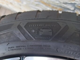 VW ID BUZZ zimní sada 20 Solna Goodyear 8mm DOT 3422 - 8