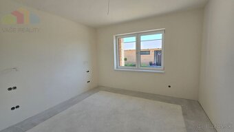 NOVOSTAVBA 4-IZBOVÉHO BUNGALOVU LEN 7 KM OD PIEŠŤAN – OBEC S - 8