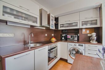 PREDAJ:3 izbový byt s garážou a záhradkou, blízko centra mes - 8