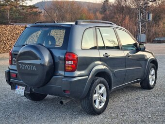 TOYOTA RAV4 2,0D4D  4x4 - 8