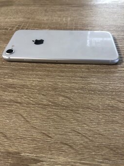 iPhone 8 / 64GB Biely / TOP stav - 8
