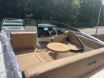 Čln Sea Ray 210 SPX model 2026 na sklade - 8