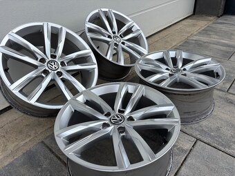 ✅ 5x112 r18 Dartford Passat b8 - 8