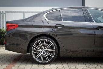 BMW Rad 5 530d xDrive Luxury /AJ NA SPLÁTKY/ - 8