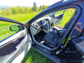 Volvo V40 D2 Cross Country - 8