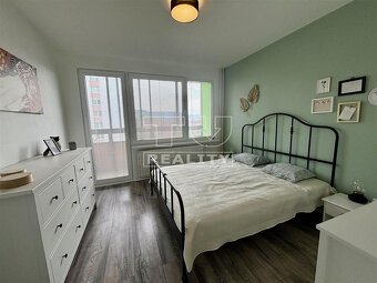 Na predaj veľký 3 izbový byt 86m2, 4x loggia - 8