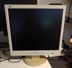 Predám 2-jadrové PC Acer Veriton M265 + 17" monitor - 8