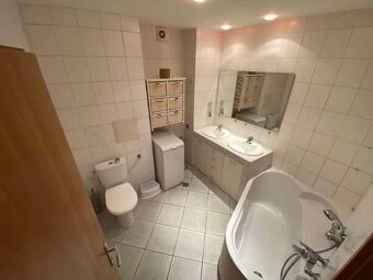 Piešťany nám. SNP centrum 3 izbový byt zariadený - 8