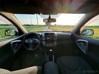 Toyota RAV4 - 8